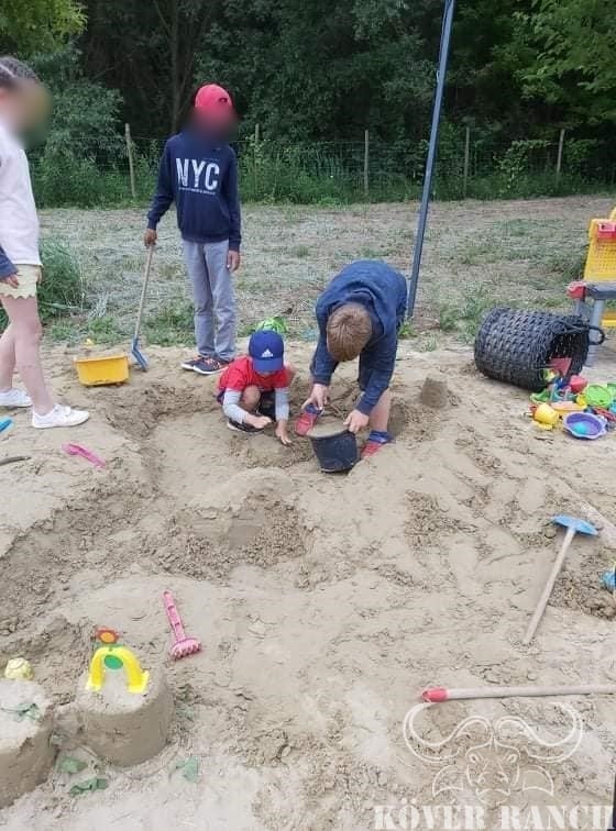 KÖVÉR RANCH-on készült, gyerek tábori kép a helyszínről, gyerekekkel