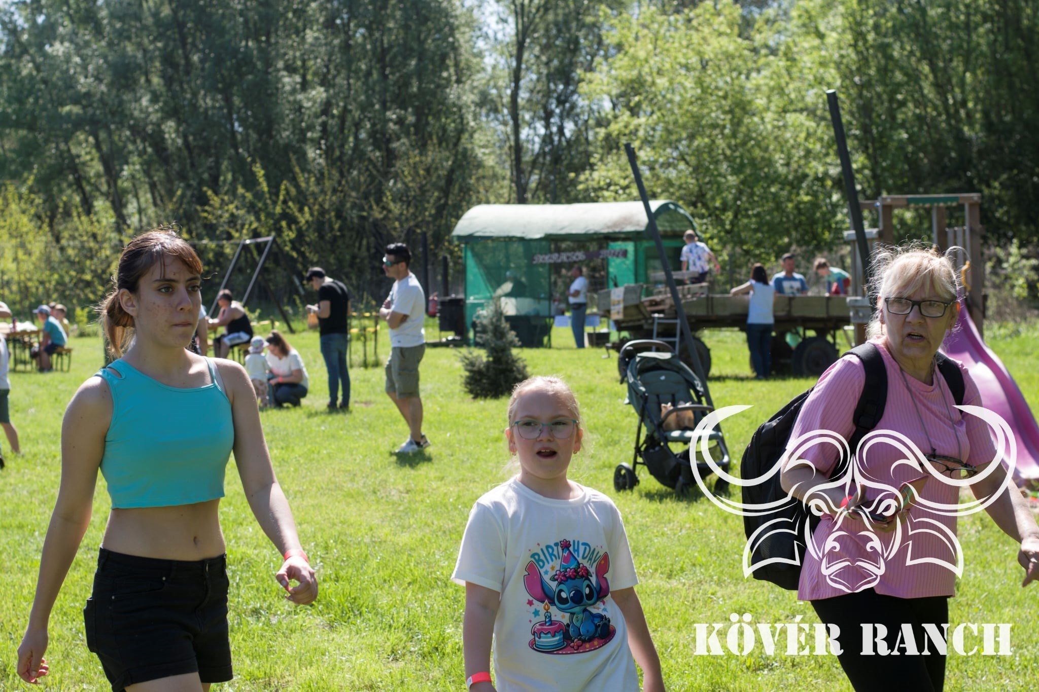 KÖVÉR RANCH-on készült a helyszínt és a programokat bemutató, vendégeket és állatokat tartalmazó kép