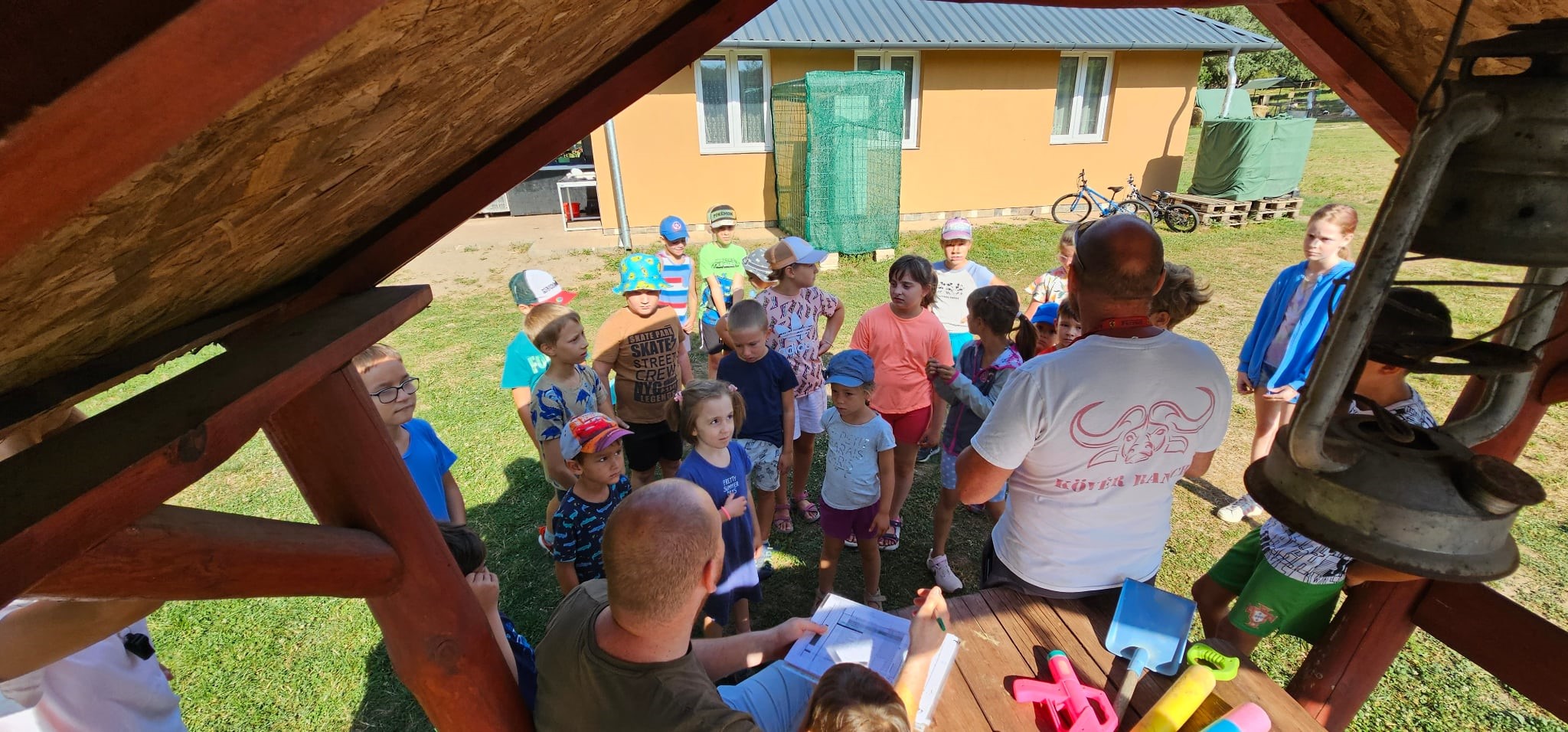 KÖVÉR RANCH-on készült, gyerek tábori kép a helyszínről, gyerekekkel