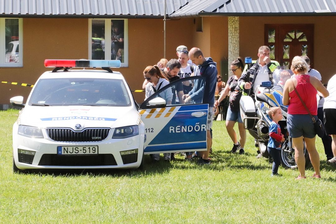 KÖVÉR RANCH-on készült a helyszínt és a programokat bemutató, vendégeket és állatokat tartalmazó kép