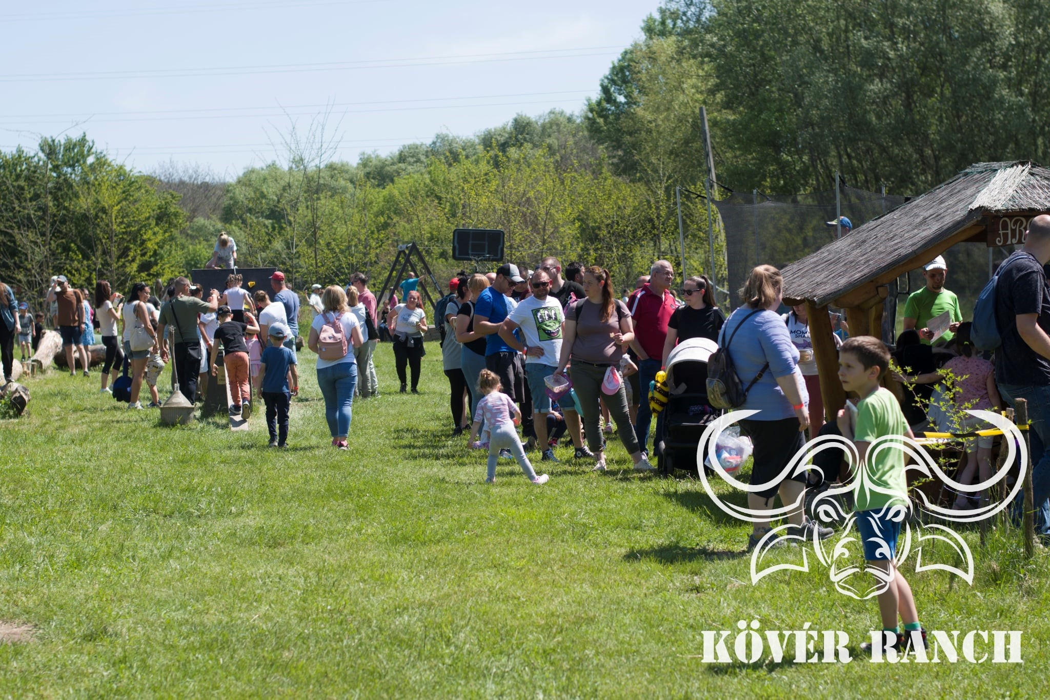 KÖVÉR RANCH-on készült a helyszínt és a programokat bemutató, vendégeket és állatokat tartalmazó kép