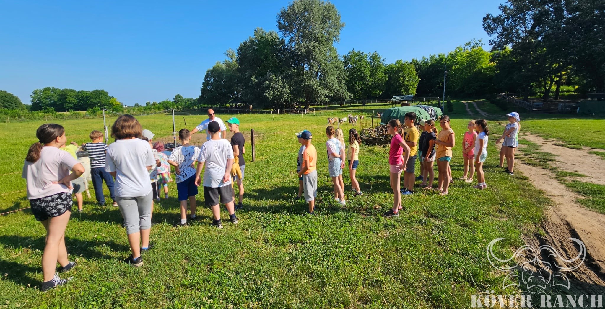 KÖVÉR RANCH-on készült, gyerek tábori kép a helyszínről, gyerekekkel