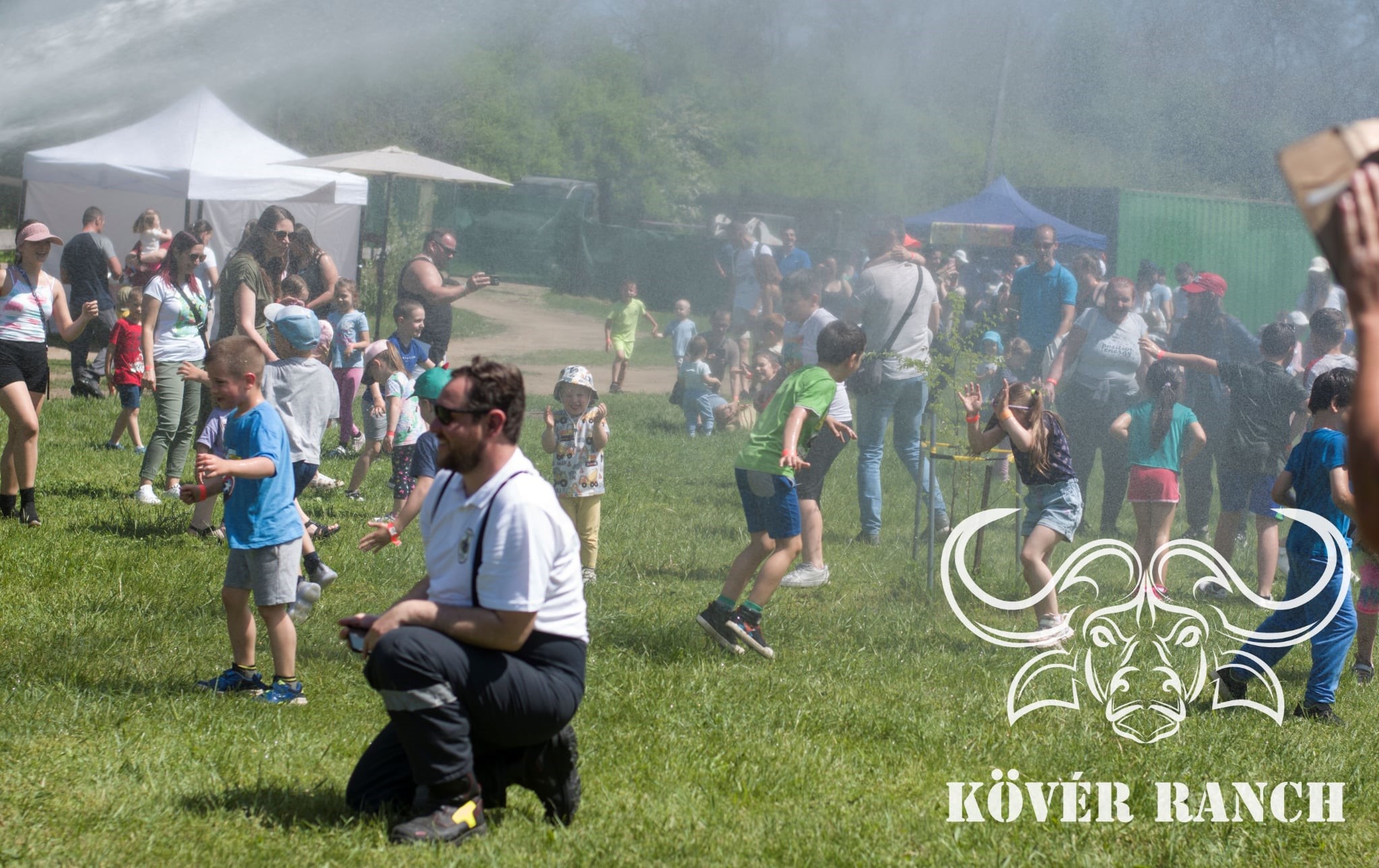 KÖVÉR RANCH-on készült a helyszínt és a programokat bemutató, vendégeket és állatokat tartalmazó kép
